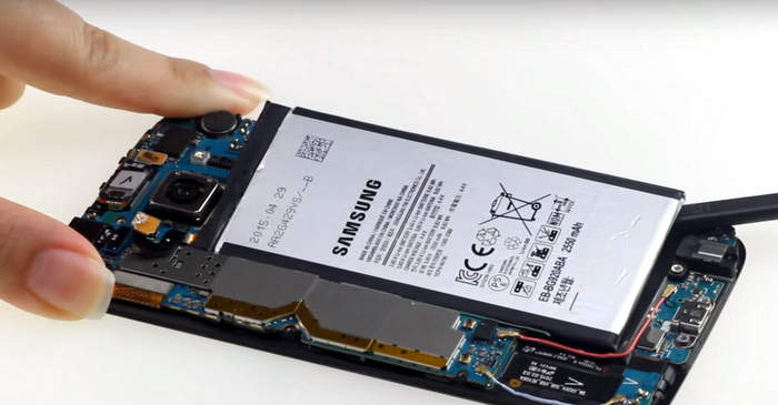 Battery replacement inside a Samsung phone