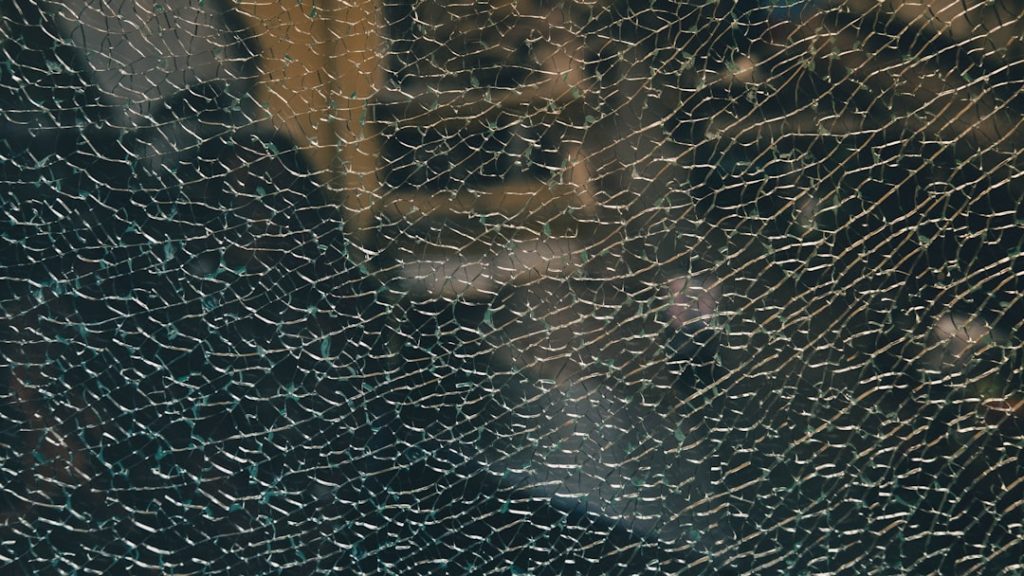 See Clearly Now: Laurel MS Glass Repair Experts