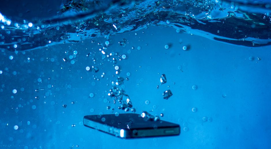 Did Your iPhone 15 Go Swimming? Fast Water Damage Repair in Laurel