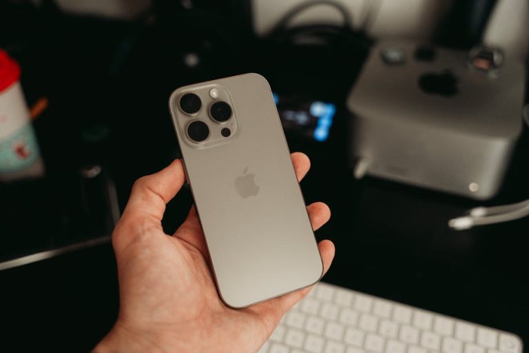 When Your Screen Cracks, Here’s What You Need to Know