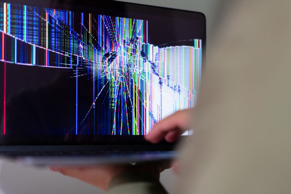 Microsoft Surface Screen Repair Guide: Official vs. Third-Party Fixes
