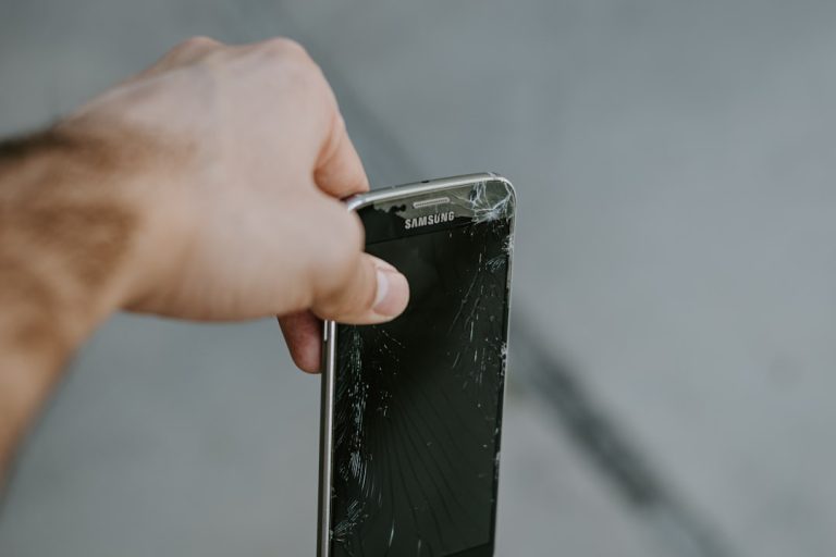 Cracked S22 Ultra Screen? Here is What It Will Cost to Fix