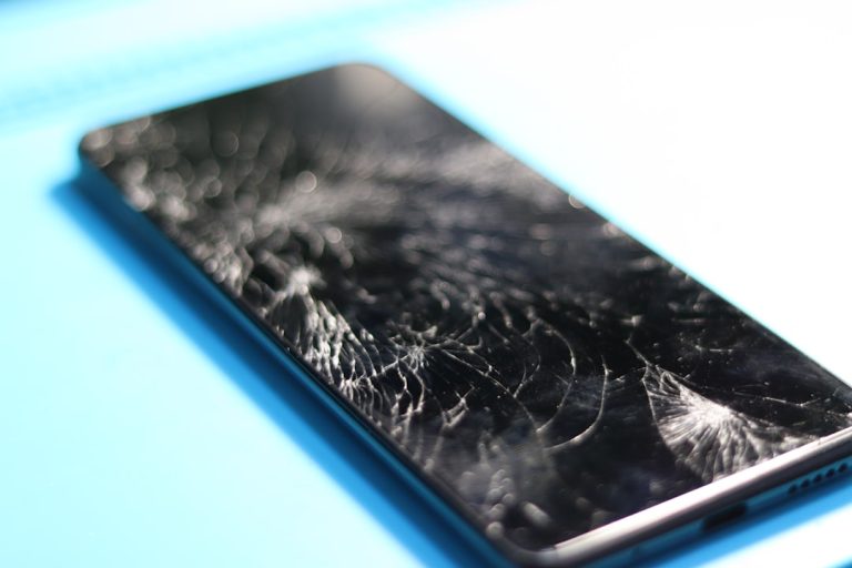 galaxy s22 cracked screen repair