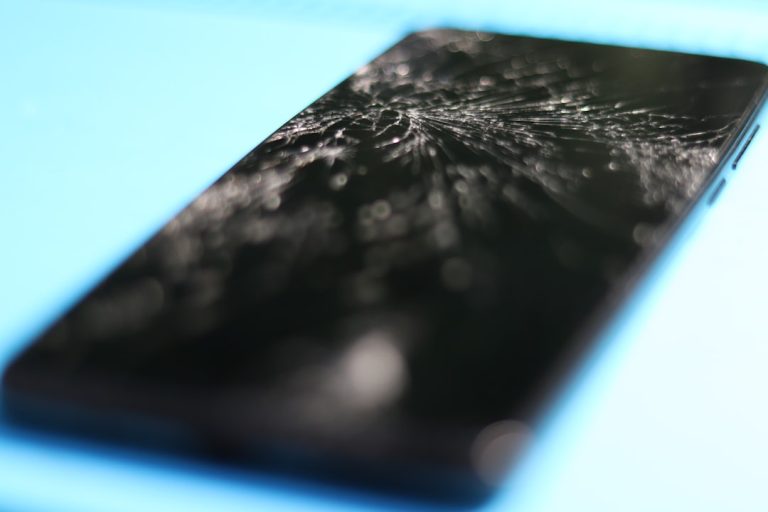 The Complete Guide to Phone Screen Repair Cost